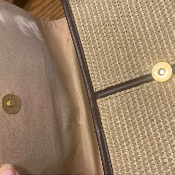 New Old Stock Etienne Aigner Shoulder Bag has tag and key ring Tan - Picture 6 of 15